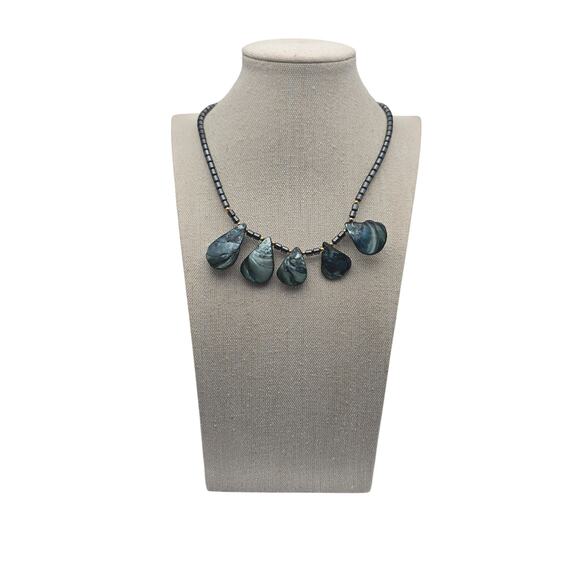 Elegant Black and Green Shell Pendant Necklace with Gold Accents - Picture 4 of 6